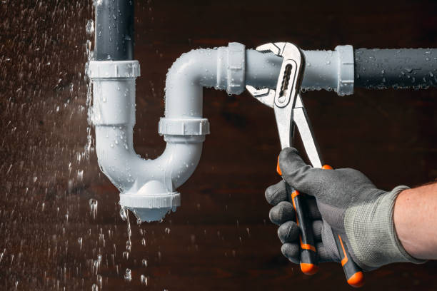 Professional Gas Line Repair technician working in Roxana, IL
